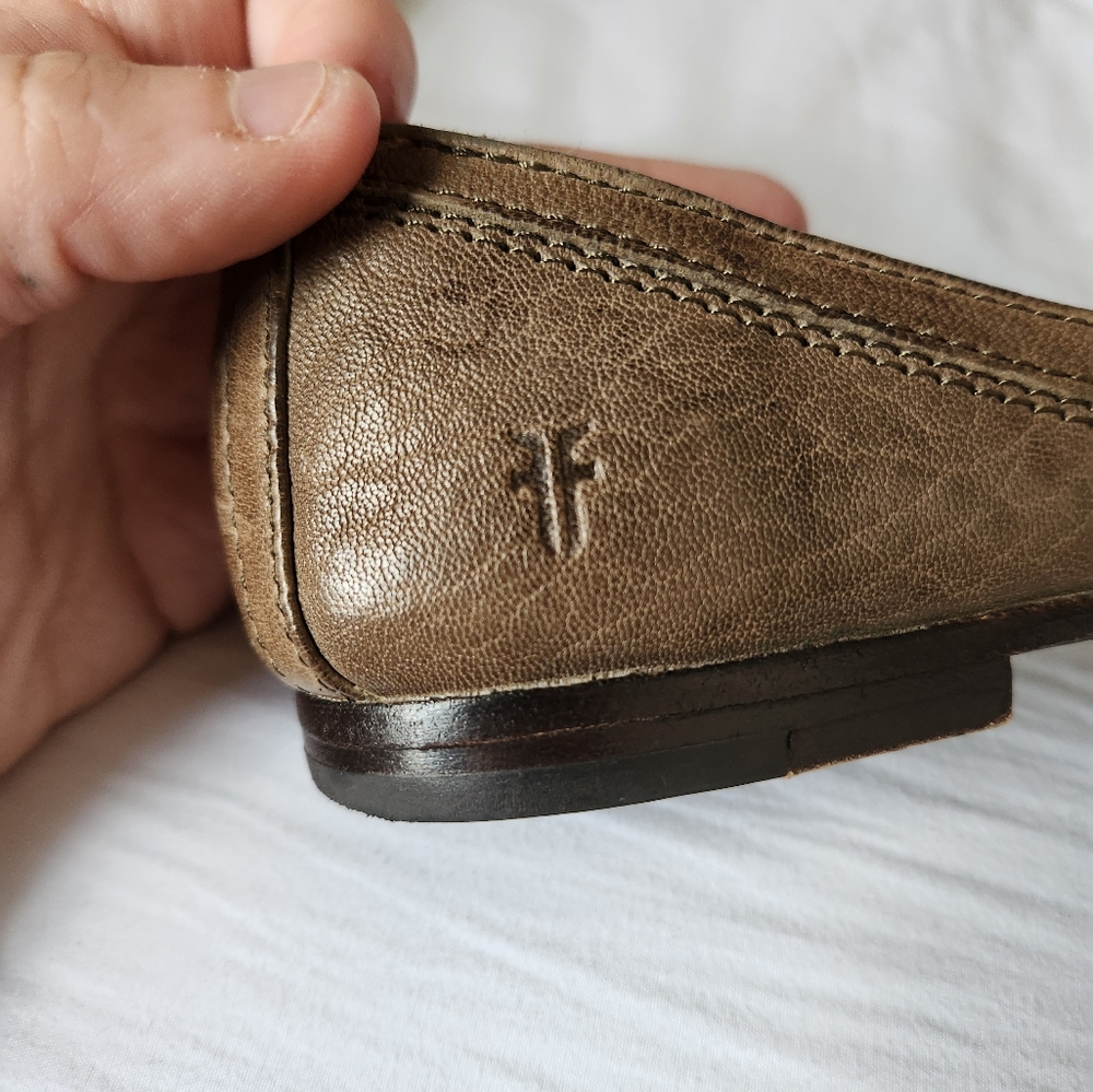 Frye Carson Leather Womens Flats Size 6B Color Sage / Light Brown - Picture 6 of 8